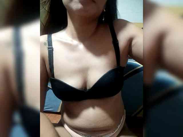 SweetKittyx22 webcam