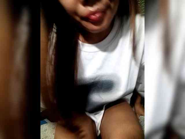 SweetKittyx22 webcam