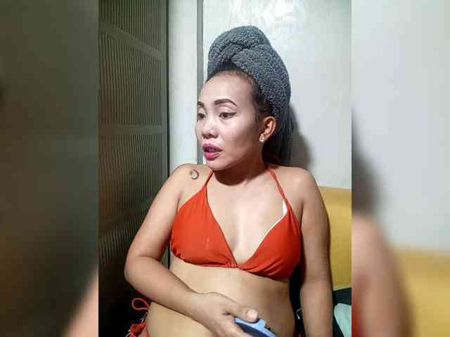 SweetKittyx22 webcam