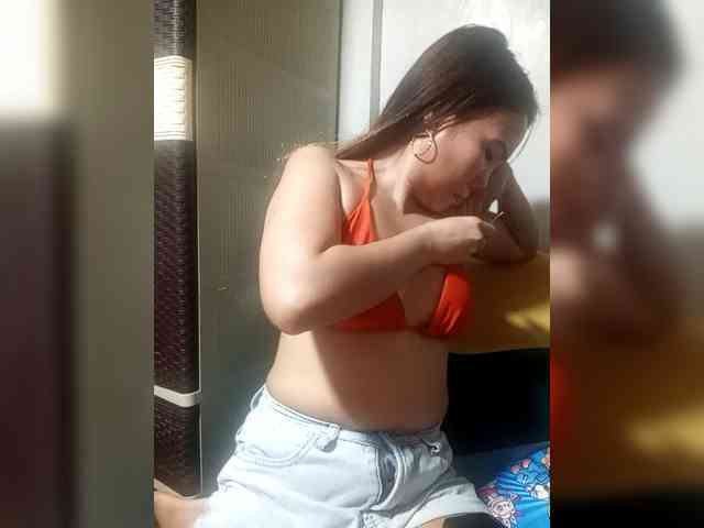 SweetKittyx22 webcam