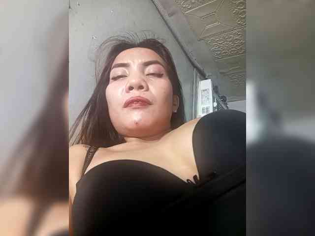 SweetKittyx22 webcam