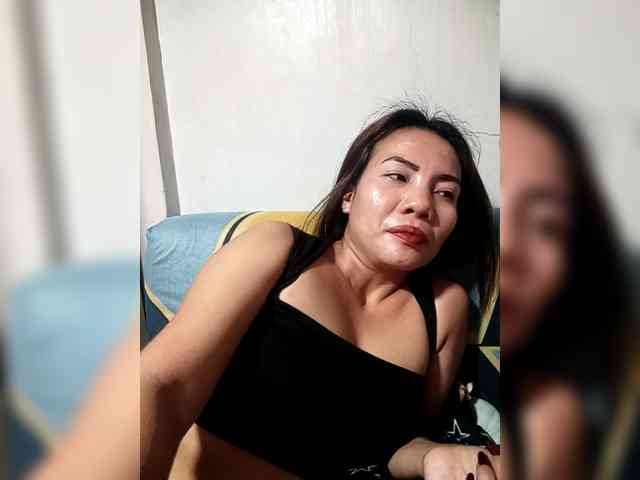 SweetKittyx22 webcam