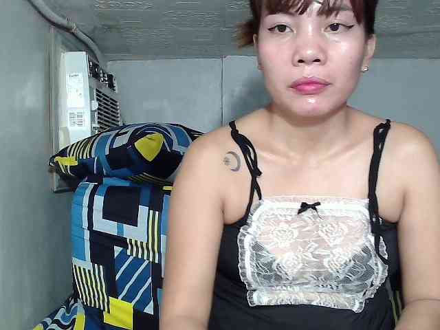 SweetKittyx22 webcam