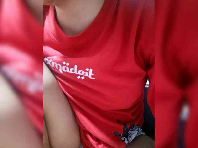 SweetKittyx22 webcam