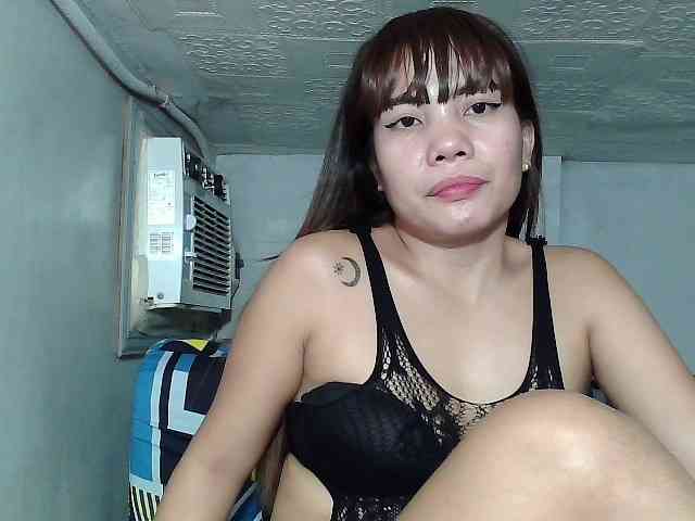 SweetKittyx22 webcam