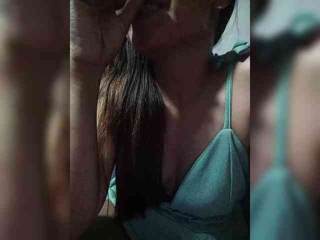 SweetKittyx22 webcam