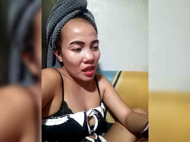 SweetKittyx22 webcam