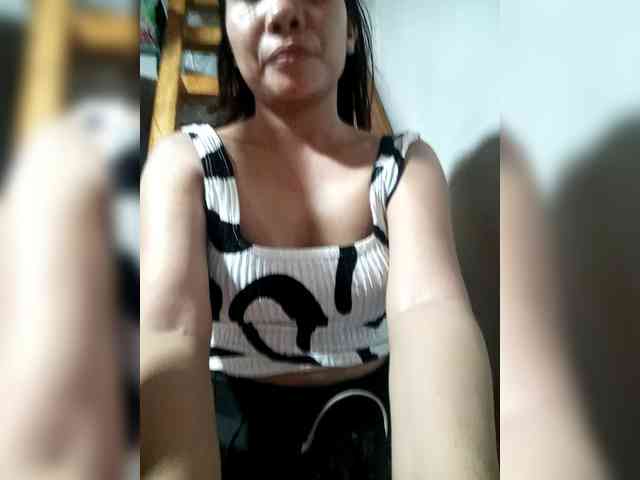 SweetKittyx22 webcam