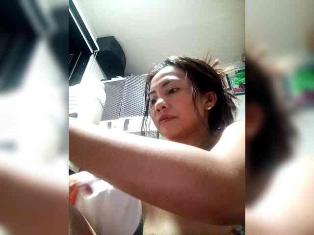 SweetKittyx22 webcam