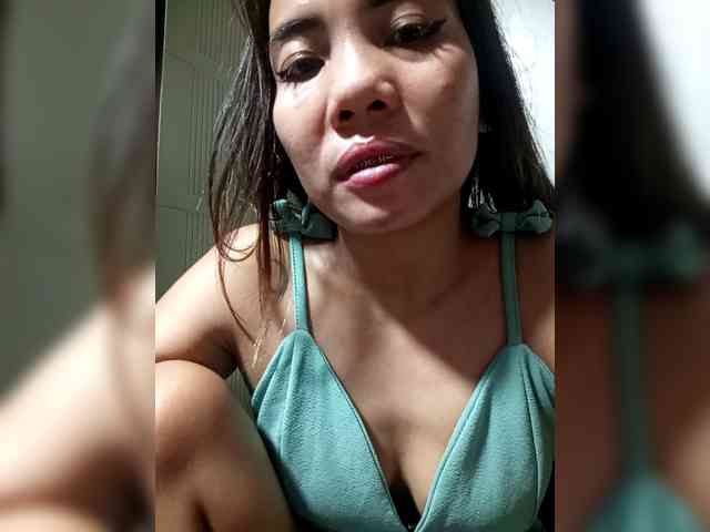 SweetKittyx22 webcam