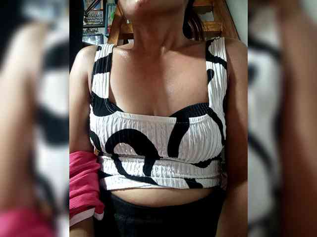 SweetKittyx22 webcam