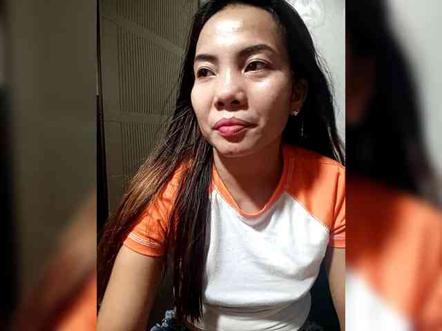 SweetKittyx22 webcam