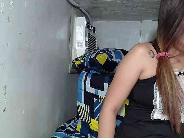 SweetKittyx22 webcam