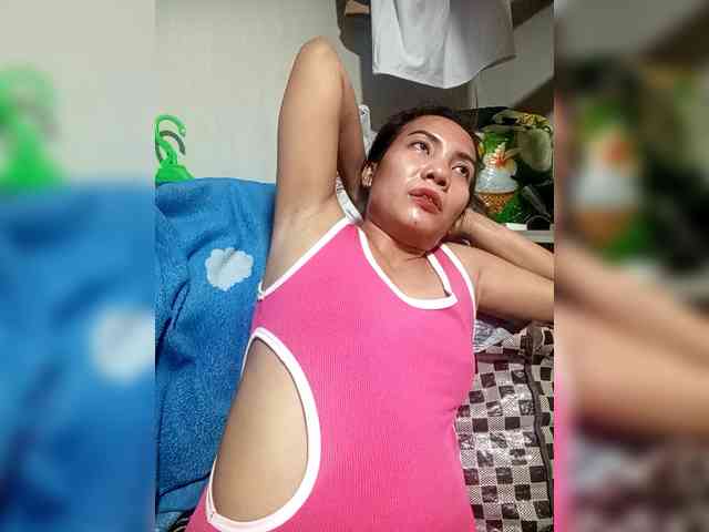 SweetKittyx22 webcam