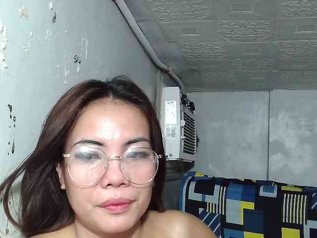 SweetKittyx22 webcam