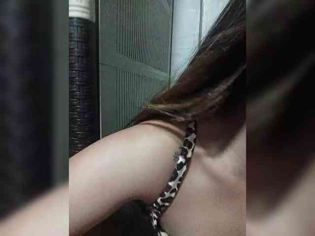 SweetKittyx22 webcam