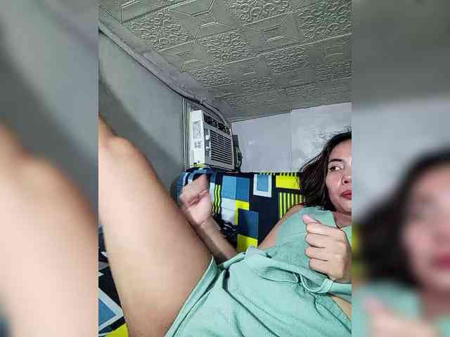 SweetKittyx22 webcam