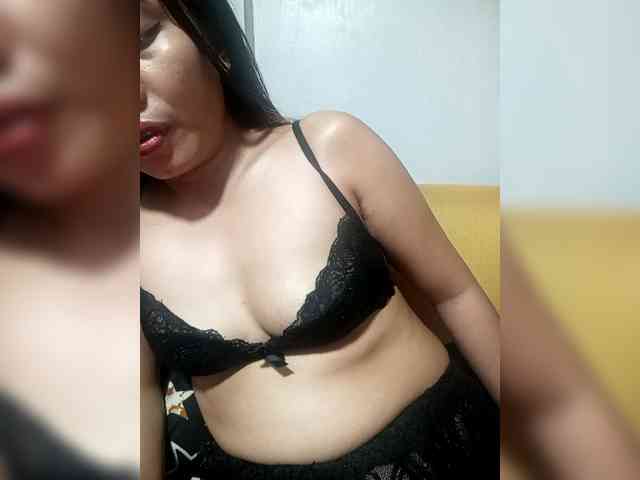 SweetKittyx22 webcam