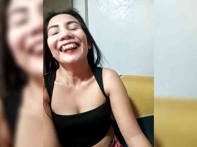 SweetKittyx22 webcam