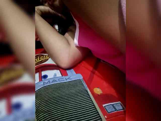 SweetKittyx22 webcam