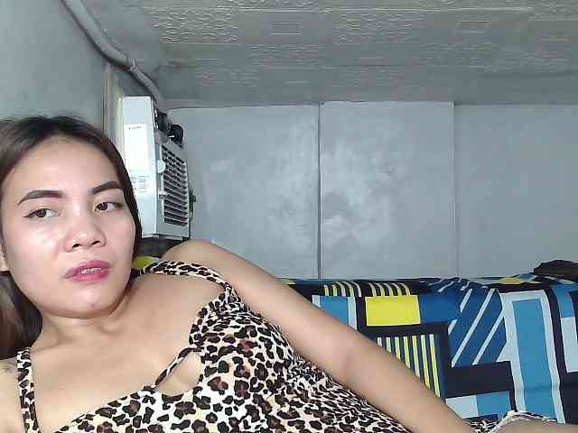 SweetKittyx22 webcam