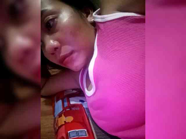 SweetKittyx22 webcam