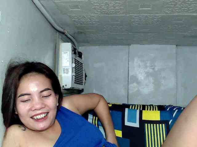 SweetKittyx22 webcam