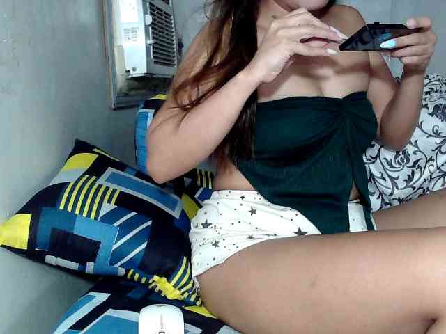 SweetKittyx22 webcam