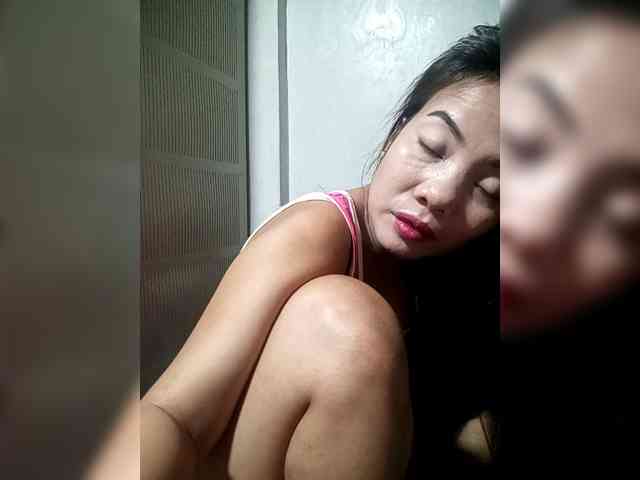 SweetKittyx22 webcam