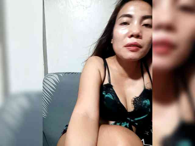 SweetKittyx22 webcam