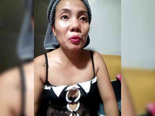 SweetKittyx22 webcam