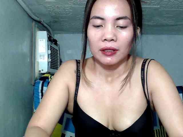 SweetKittyx22 webcam