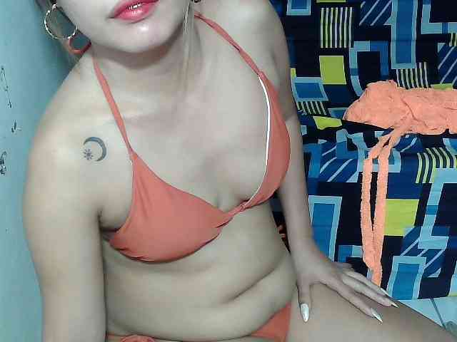 SweetKittyx22 webcam