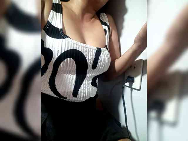 SweetKittyx22 webcam