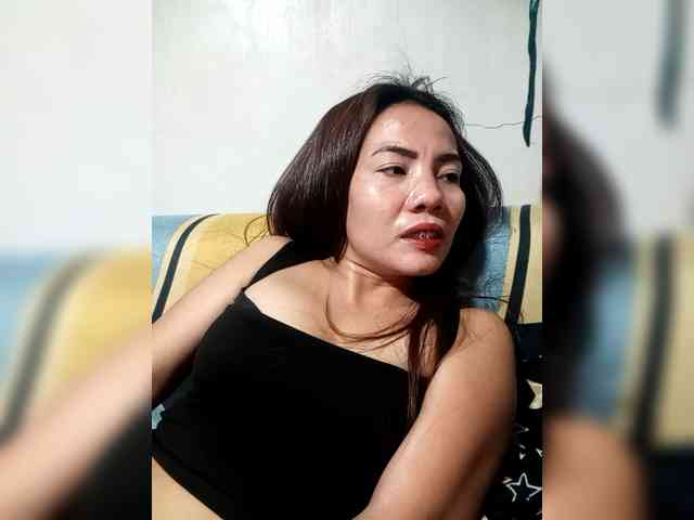 SweetKittyx22 webcam