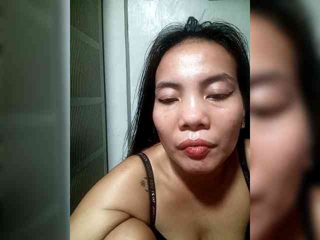 SweetKittyx22 webcam