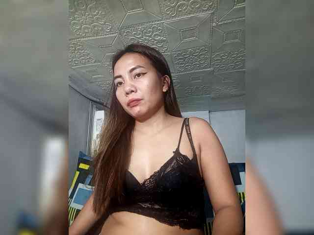 SweetKittyx22 webcam