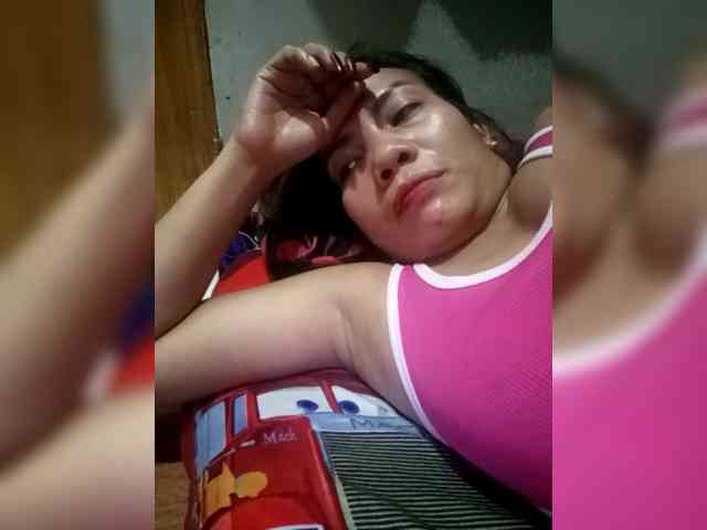 SweetKittyx22 webcam