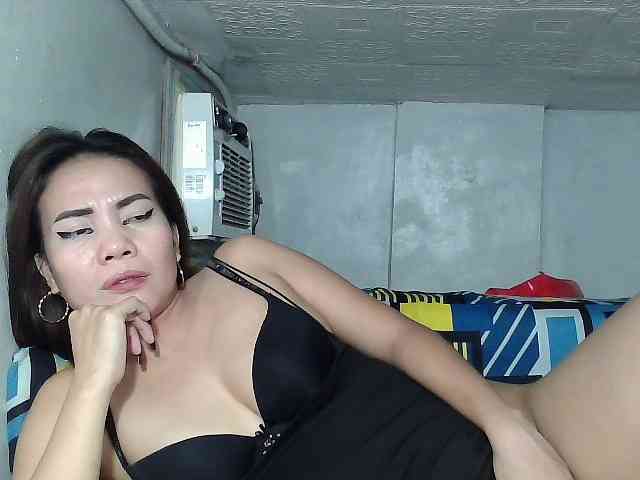 SweetKittyx22 webcam