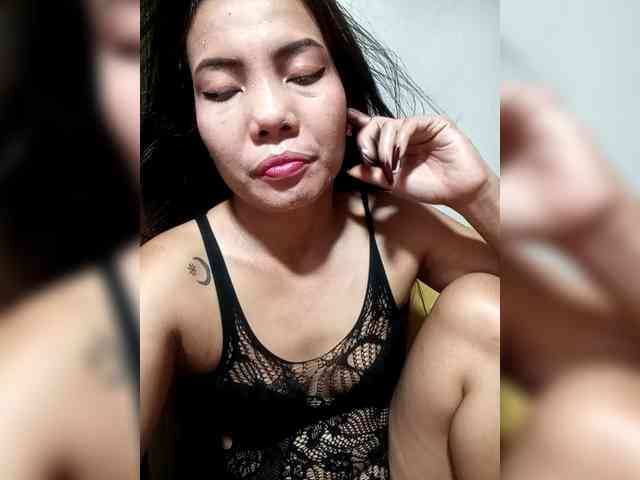 SweetKittyx22 webcam