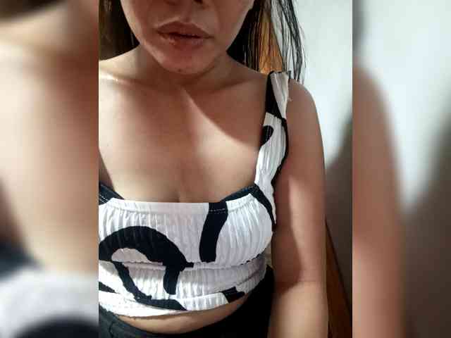 SweetKittyx22 webcam