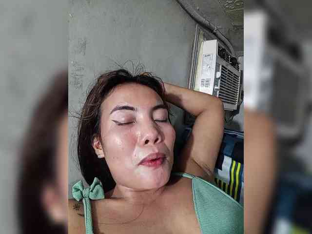 SweetKittyx22 webcam