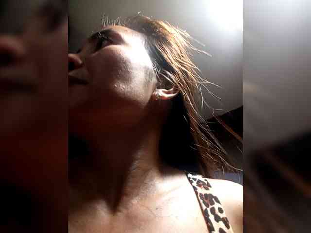 SweetKittyx22 webcam