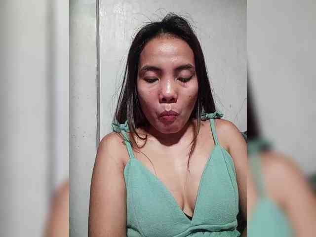 SweetKittyx22 webcam