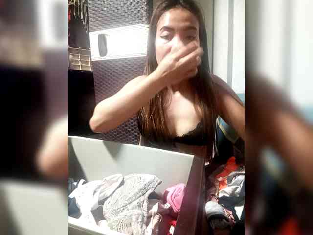 SweetKittyx22 webcam