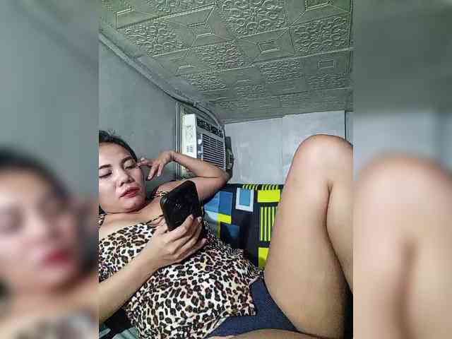 SweetKittyx22 webcam