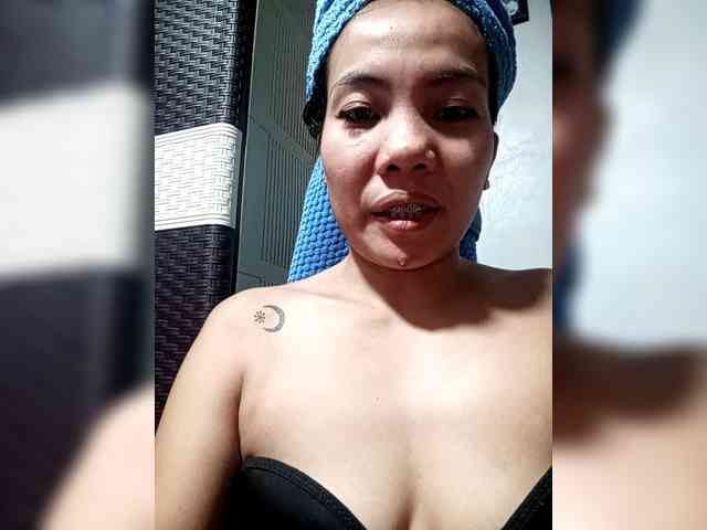 SweetKittyx22 webcam