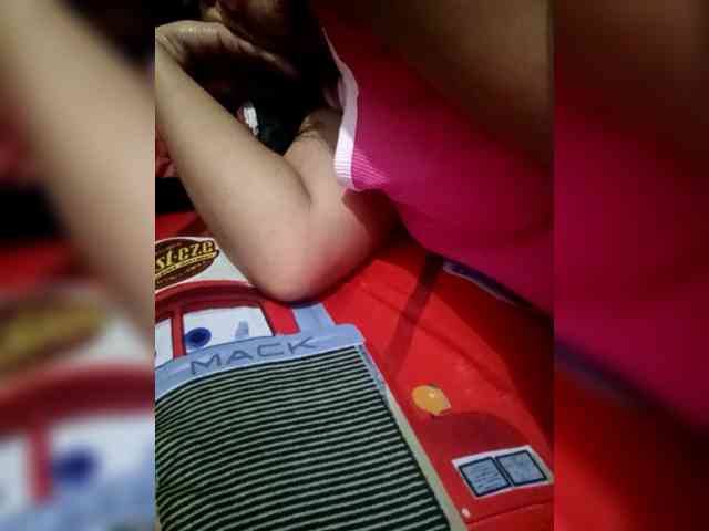 SweetKittyx22 webcam