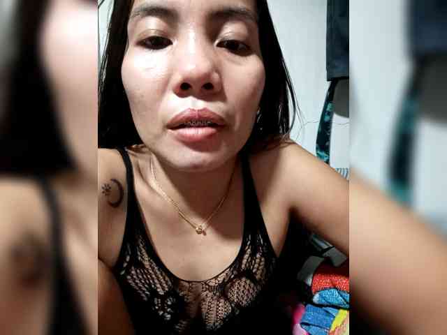 SweetKittyx22 webcam