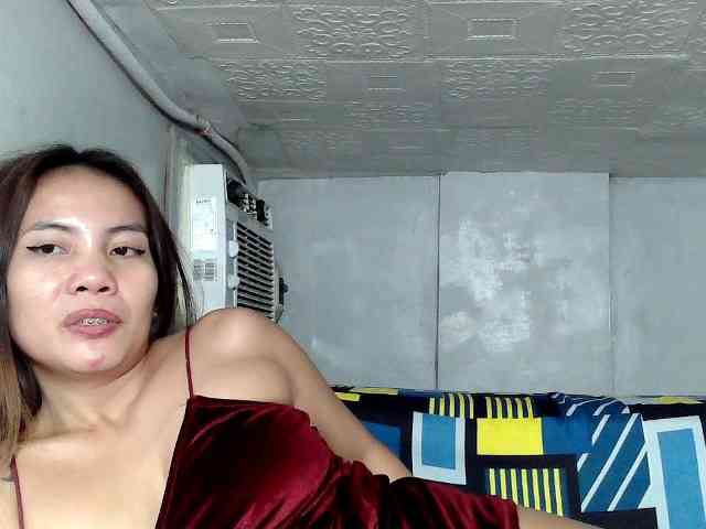 SweetKittyx22 webcam